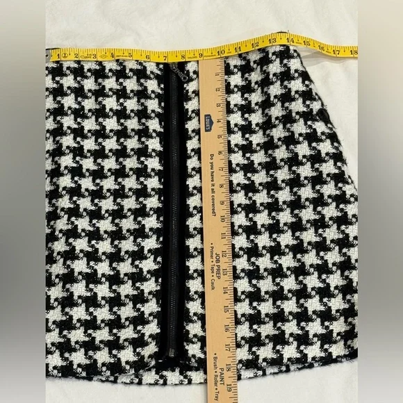 Anthropologie Houndstooth Tweed Mini Skirt Black White Front Zip Size 4 Chic - Picture 10 of 12